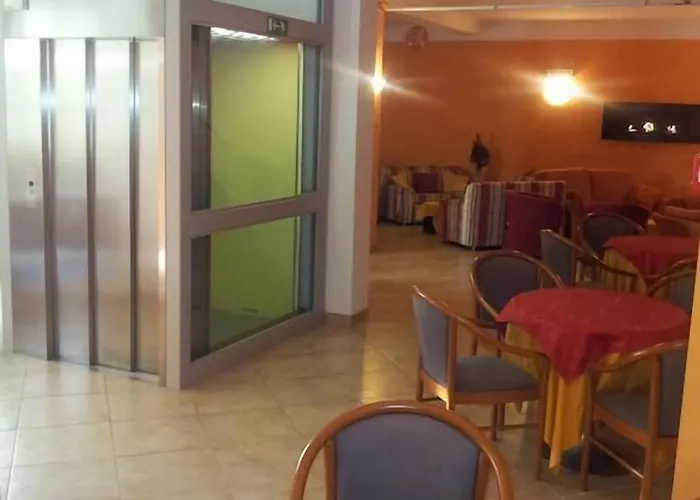 Meridiana فندق